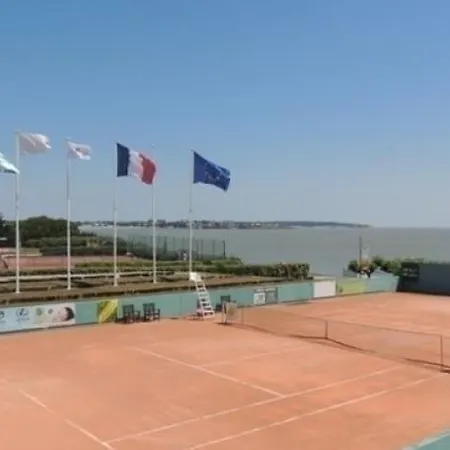 Rental Apartment Le Garden - Royan 호텔