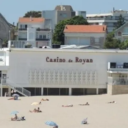 Rental Apartment Le Garden - Royan 호텔 *